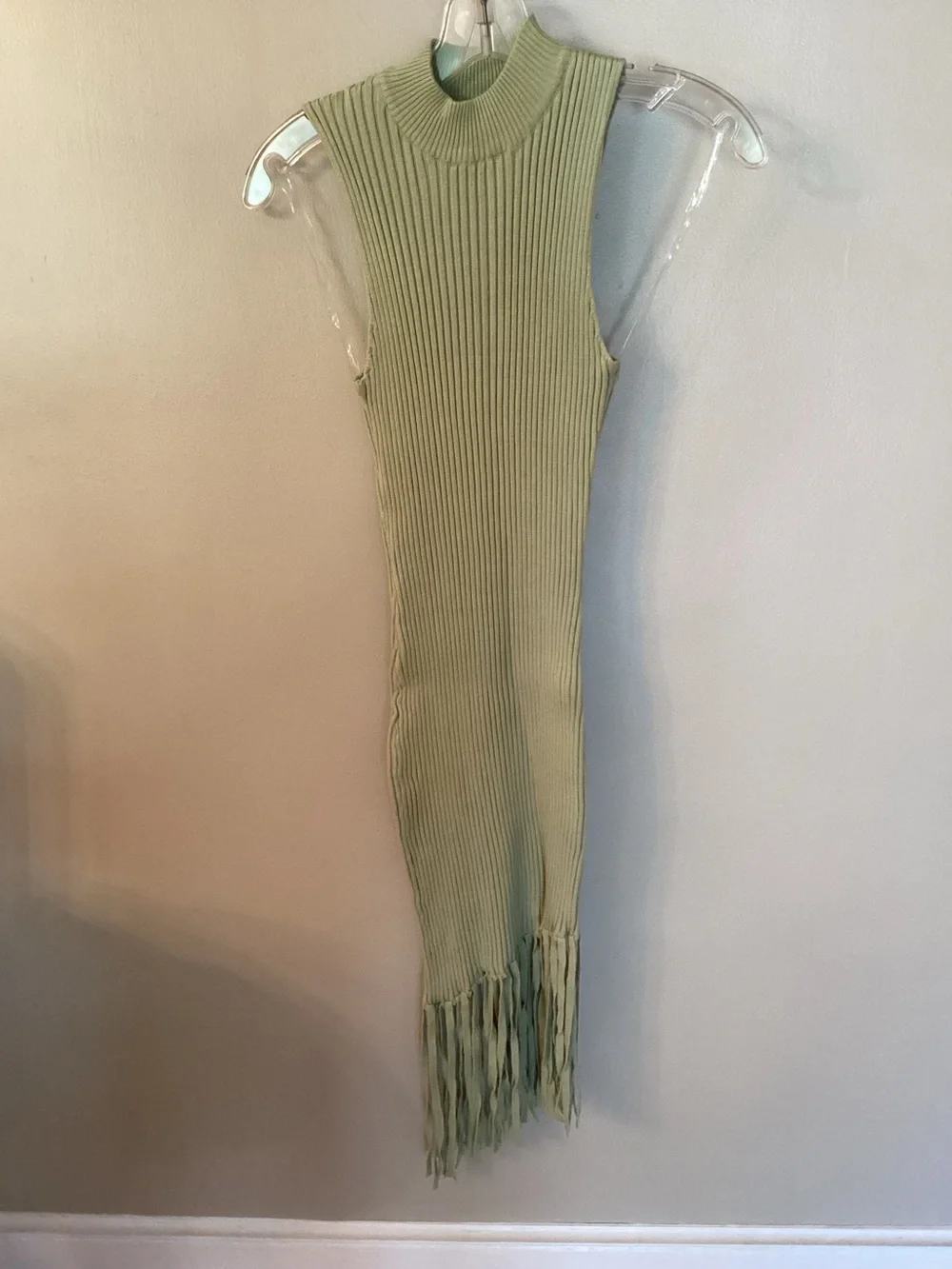 LT SAGE GREEN RIBBED KNIT SLEEVELESS BODYCON MIDI DRESS ASYMMETRIC FRINGED HEM